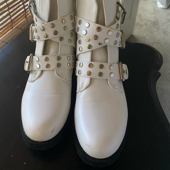 Hey stud lookin’ faux leather buckle boots - Picture 4 of 6